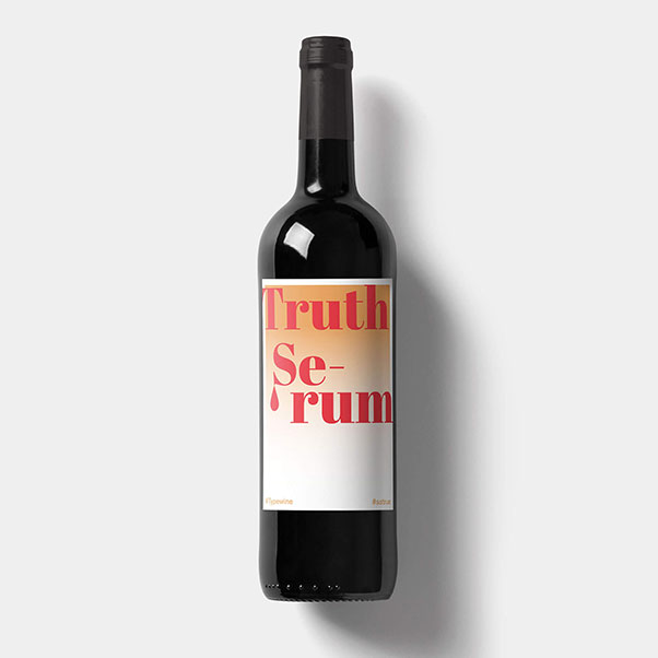 flaschenetikett-fuer-jede-party-mit-weinspruch-von-typewine-weinflasche-truth-serum Weinetikett von Typewine mit persönlichen Trinkspruch zum Aufkleben als Geschenkidee für Partys